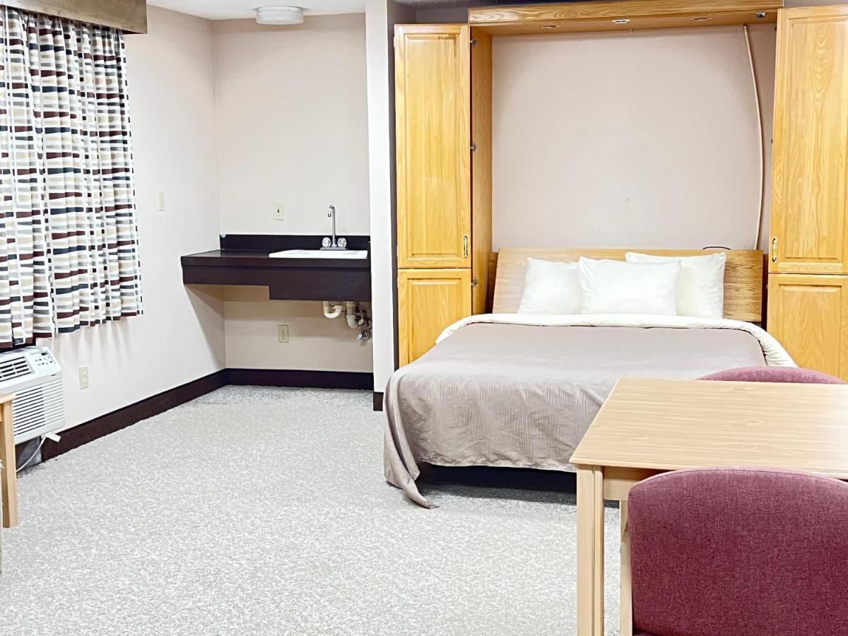 Viking Arms Inn - Ludington Bagian luar foto