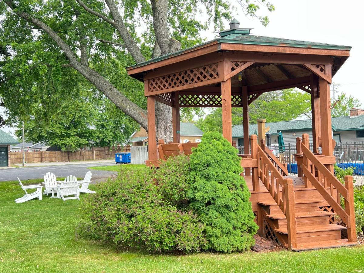 Viking Arms Inn - Ludington Bagian luar foto