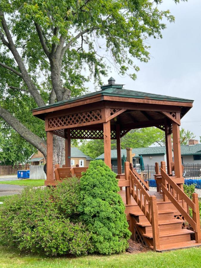 Viking Arms Inn - Ludington Bagian luar foto