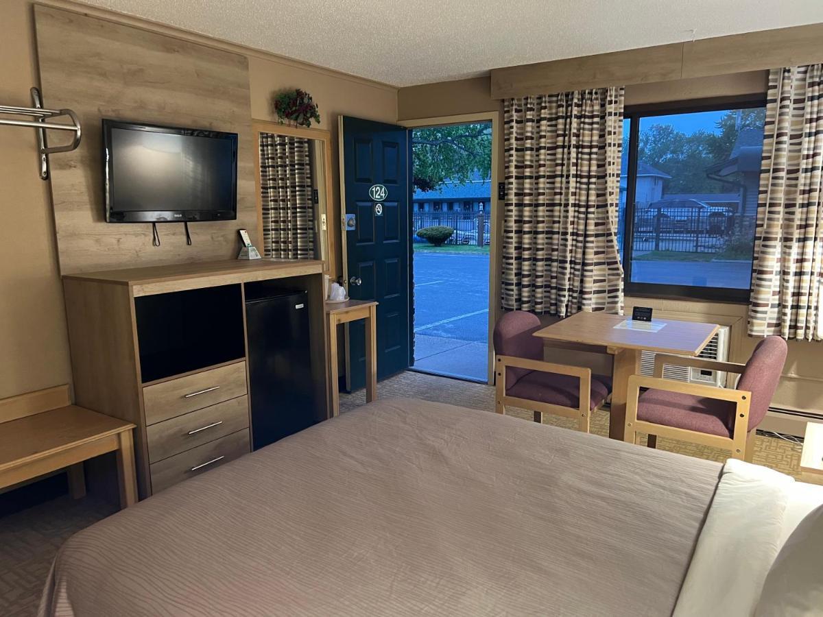 Viking Arms Inn - Ludington Bagian luar foto