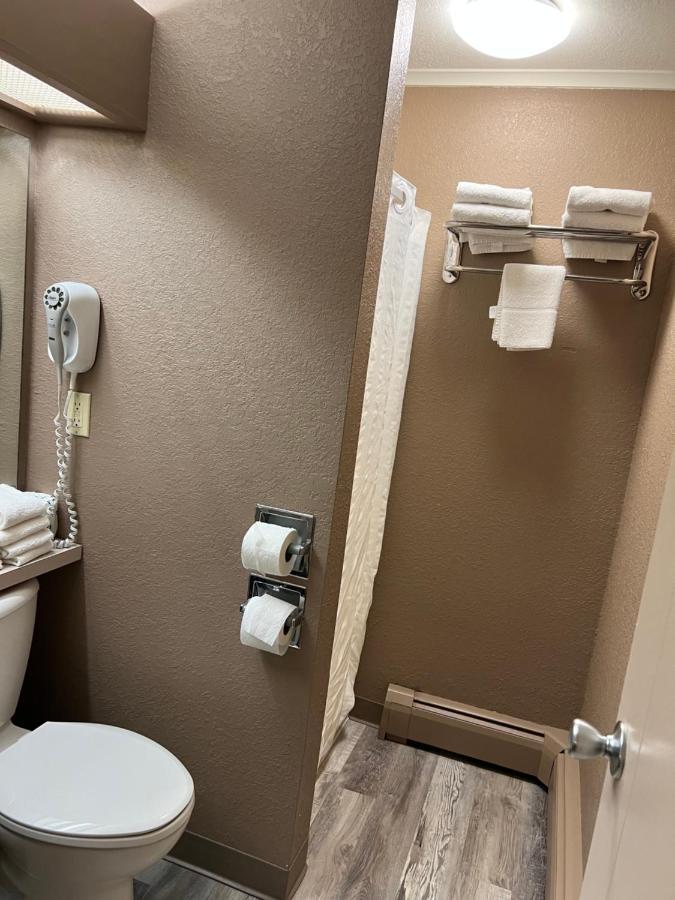 Viking Arms Inn - Ludington Bagian luar foto