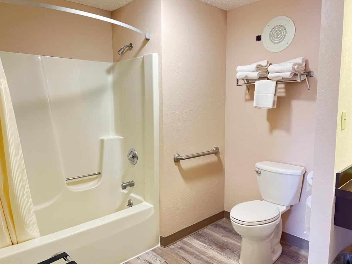 Viking Arms Inn - Ludington Bagian luar foto