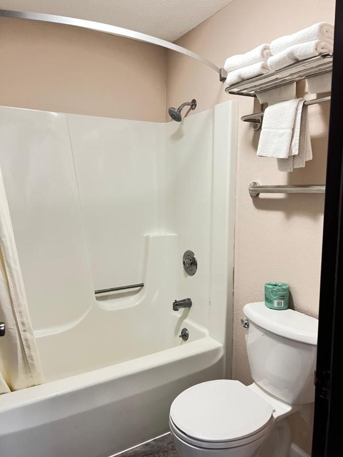 Viking Arms Inn - Ludington Bagian luar foto