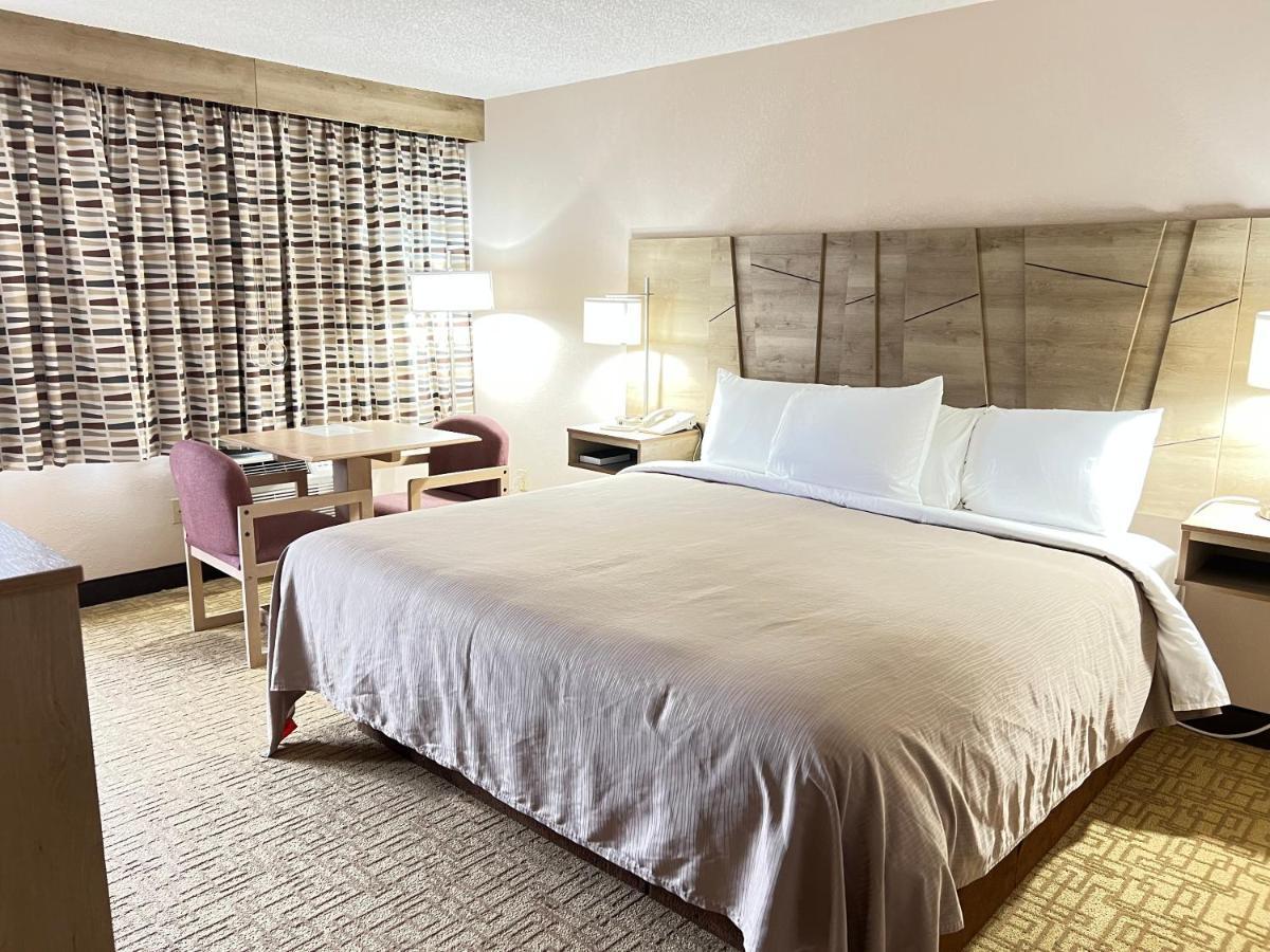 Viking Arms Inn - Ludington Bagian luar foto