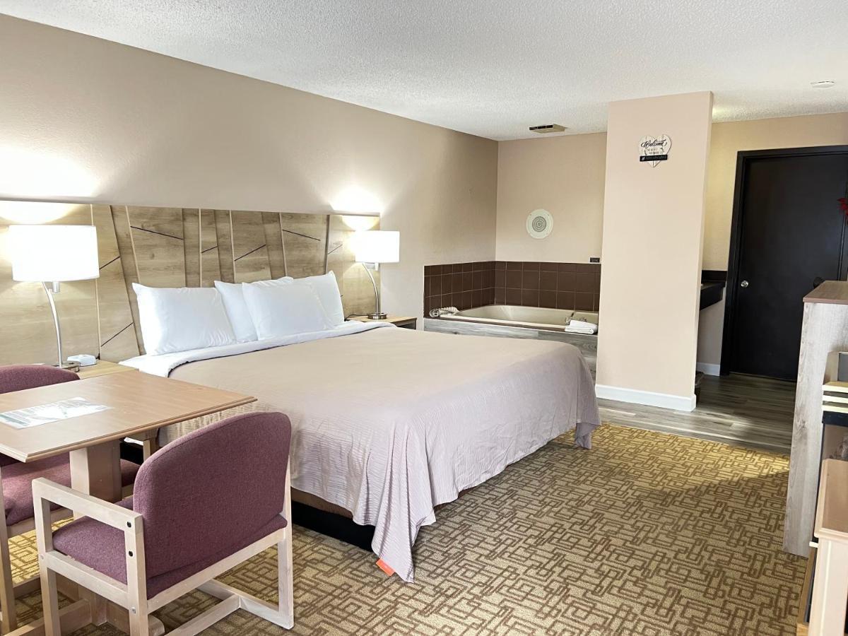 Viking Arms Inn - Ludington Bagian luar foto