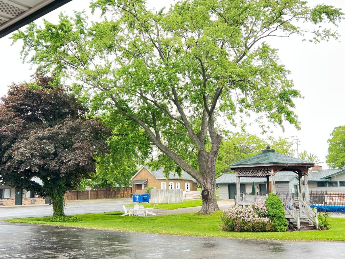 Viking Arms Inn - Ludington Bagian luar foto