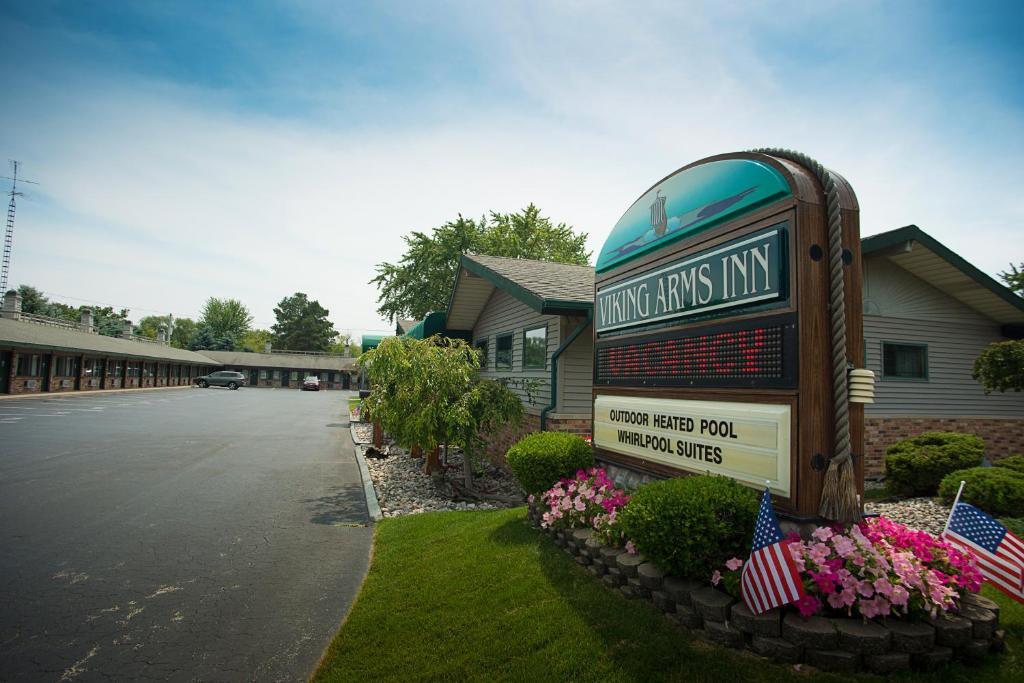 Viking Arms Inn - Ludington Bagian luar foto